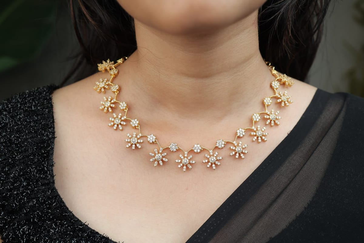 CRYSTAL BLOOM NECKLACE N917