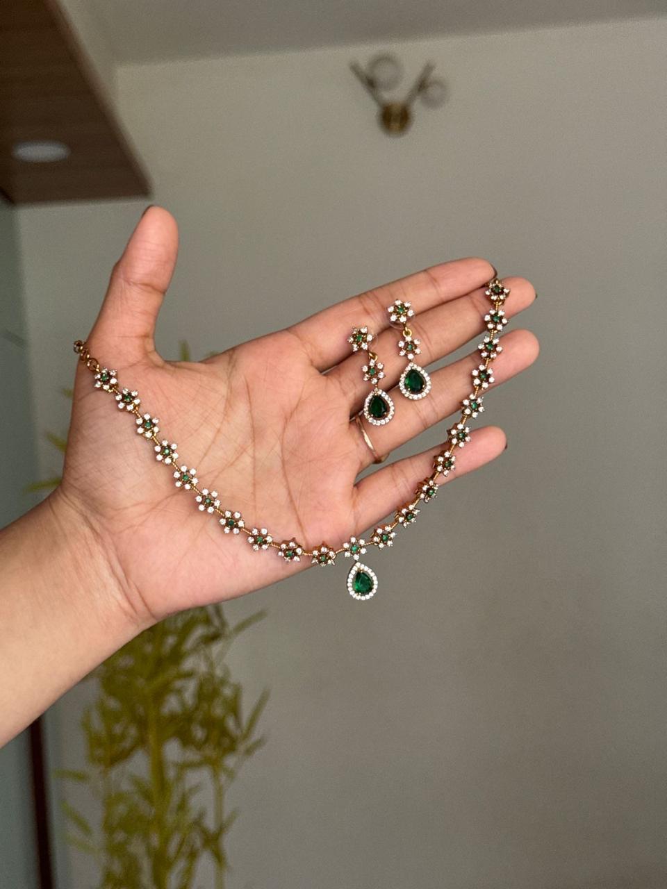 Diamond Daisy Necklace HN581