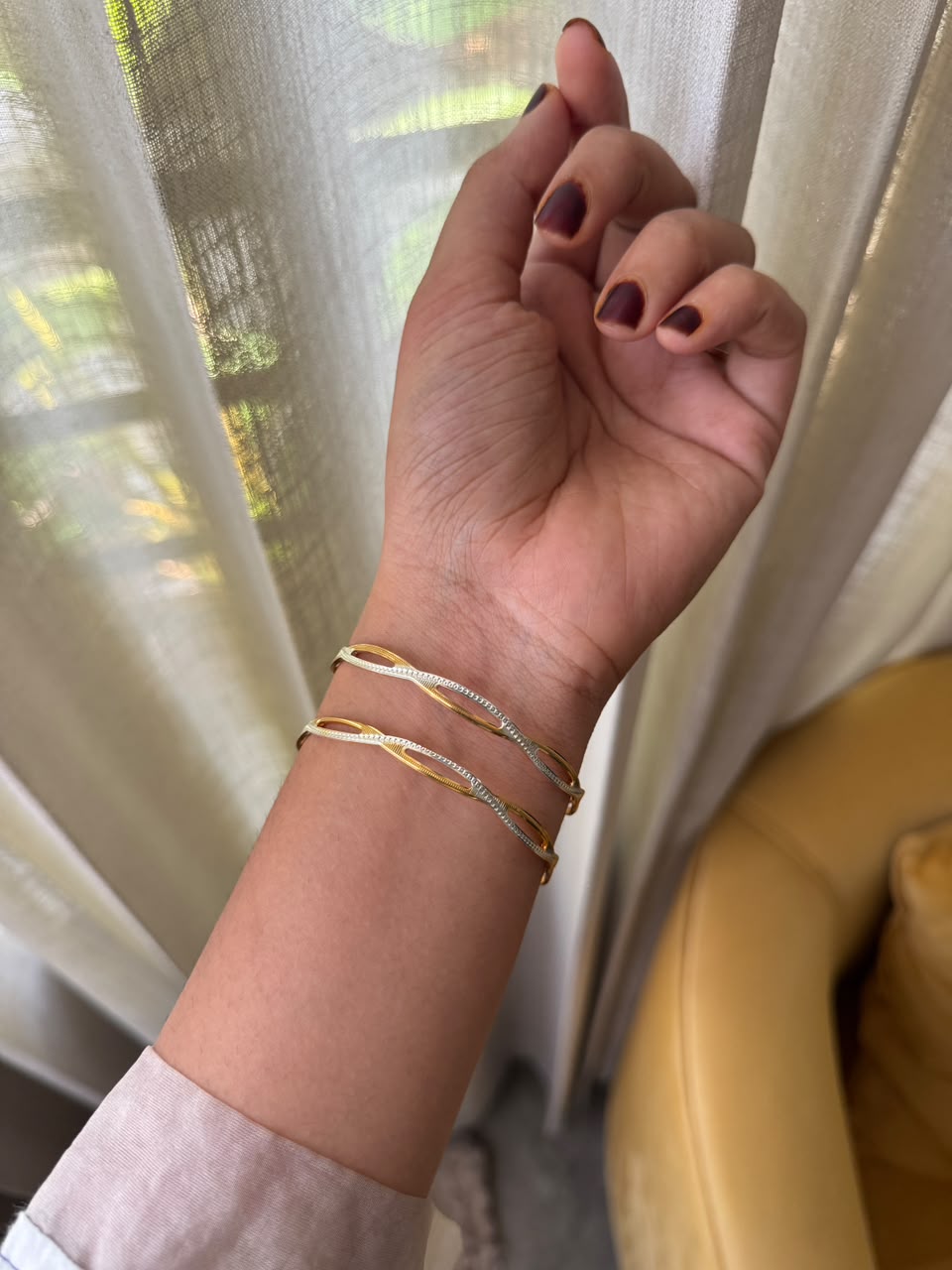 Nyra Twist Bangle HH119