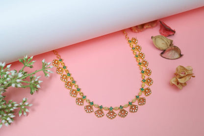 GRACEFUL PETAL STONED NECKLACE N517