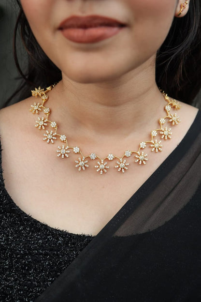 CRYSTAL BLOOM NECKLACE N917