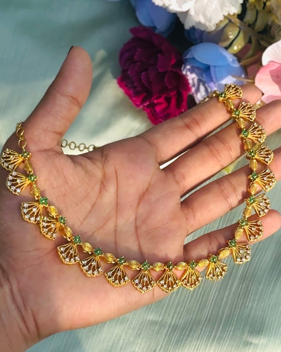 Floral Fan Traditional Necklace N517