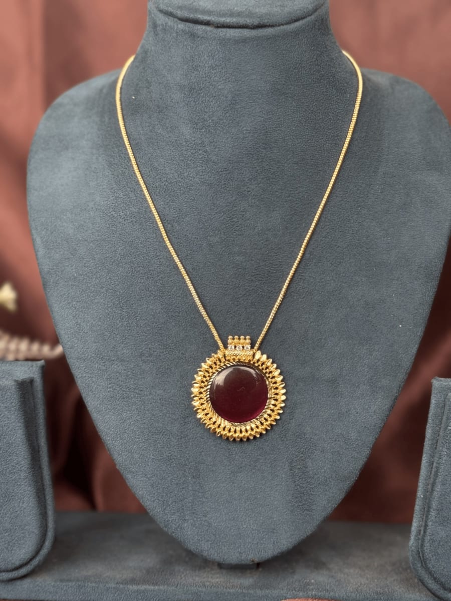 Royal Medallion Pendant Set NK242