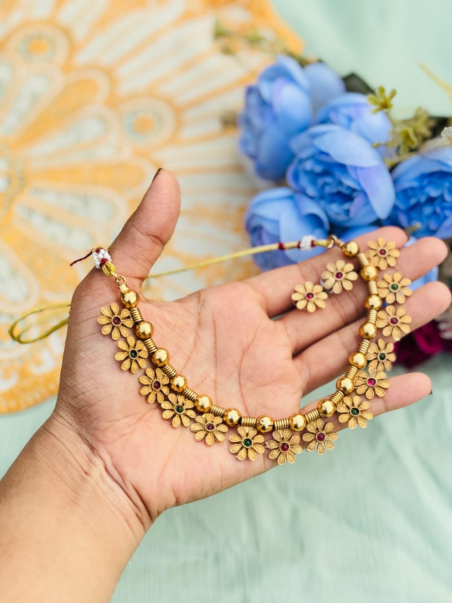Flower Antique Necklace MN101
