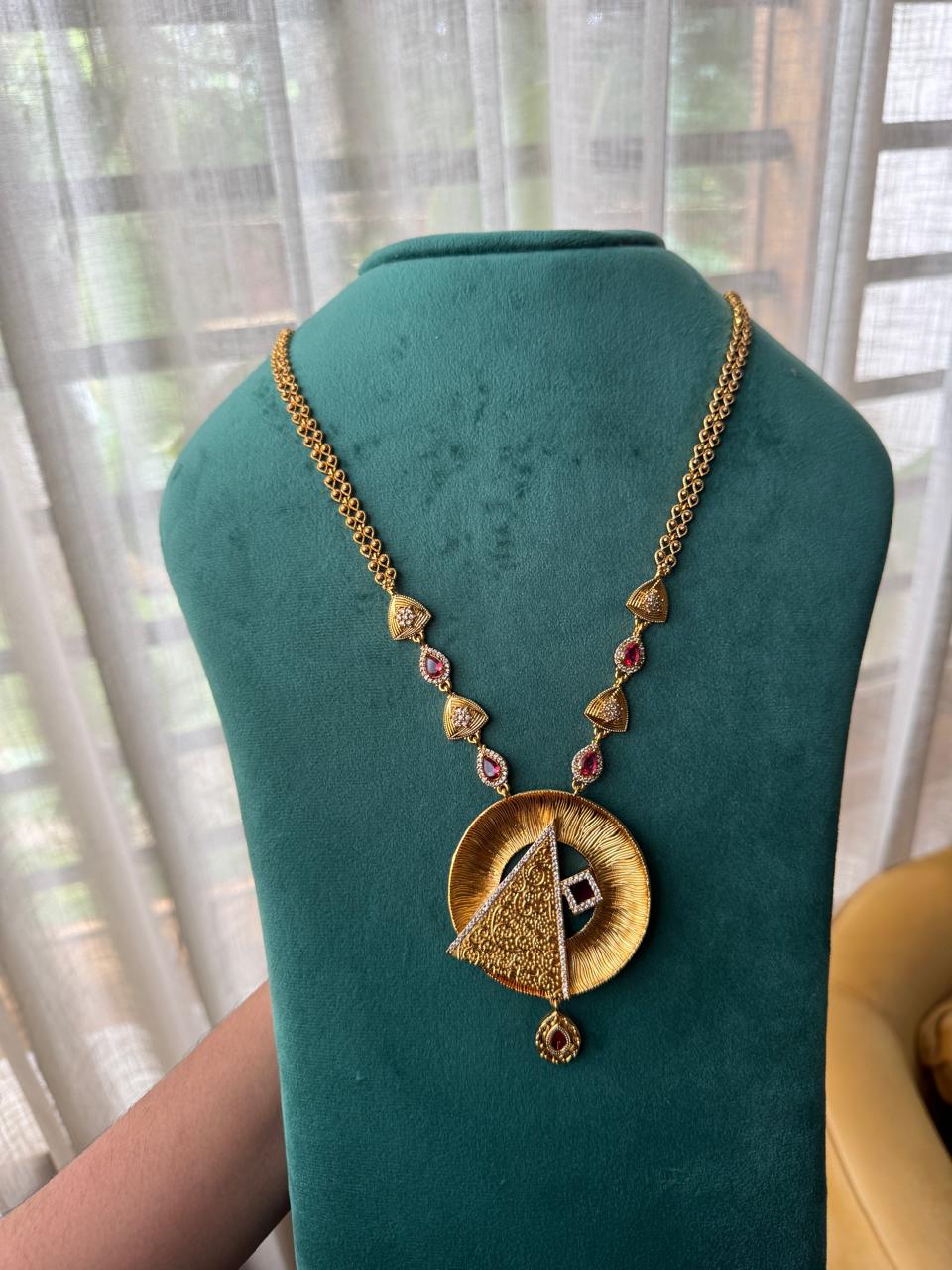 Triangle Antique Haaram -HH 100