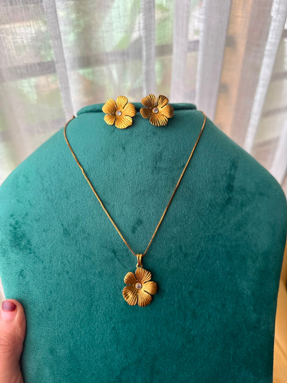 Flora Pendant Set HN495