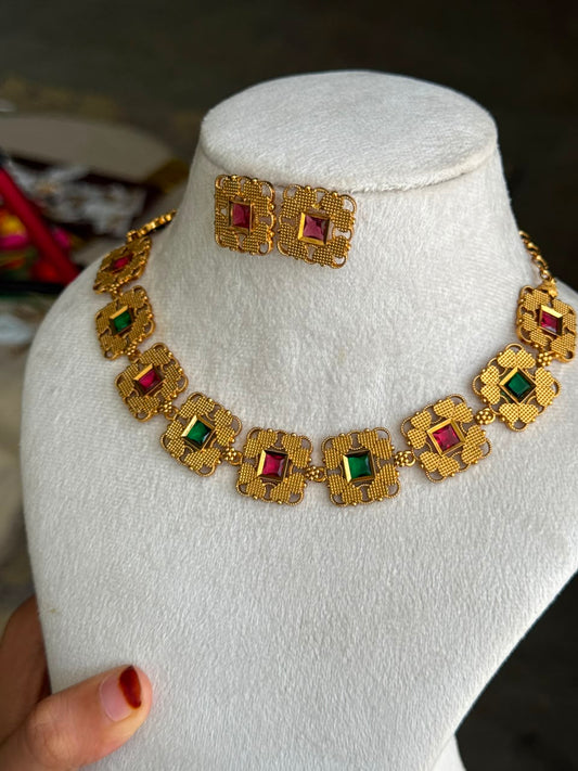 SQUARE FLORAL NECKLACE HH112