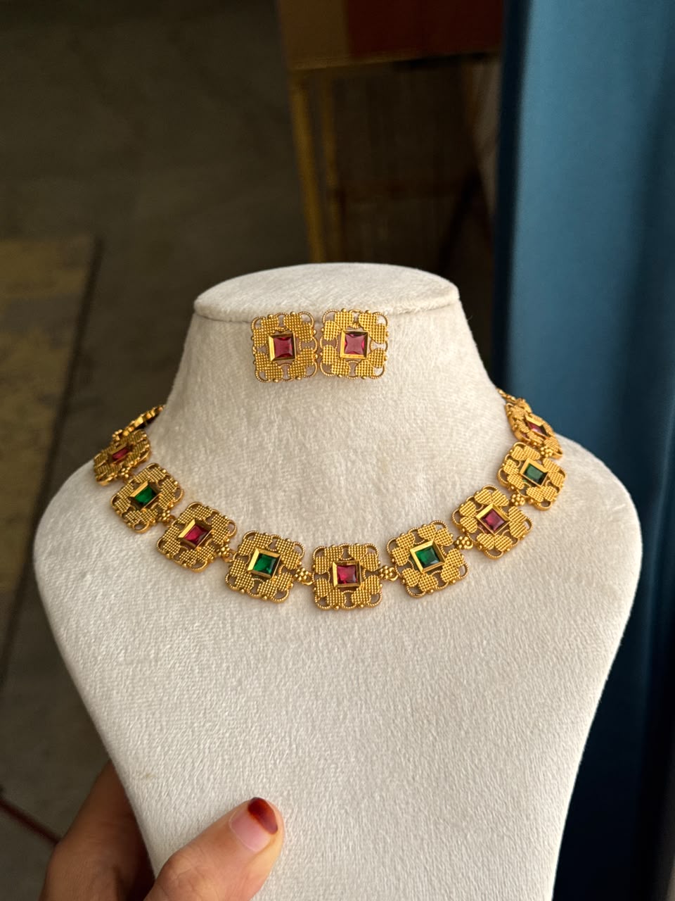 SQUARE FLORAL NECKLACE HH112