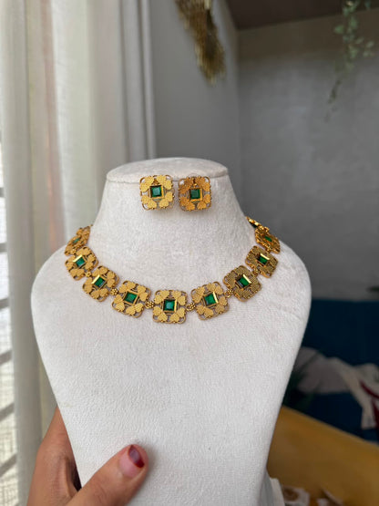 SQUARE FLORAL NECKLACE HH112
