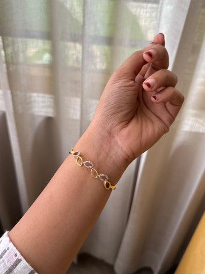 Leaf Diamond Lock Bangle HB104