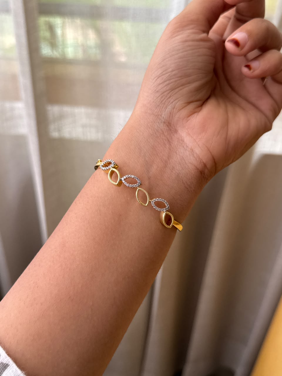 Leaf Diamond Lock Bangle HB104