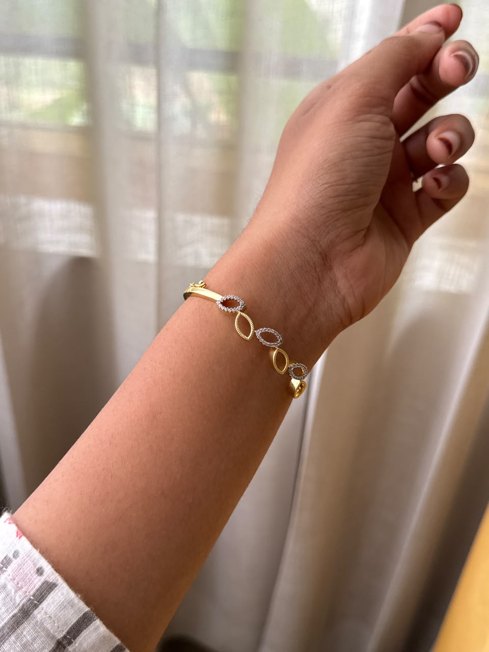 Leaf Diamond Lock Bangle HB104