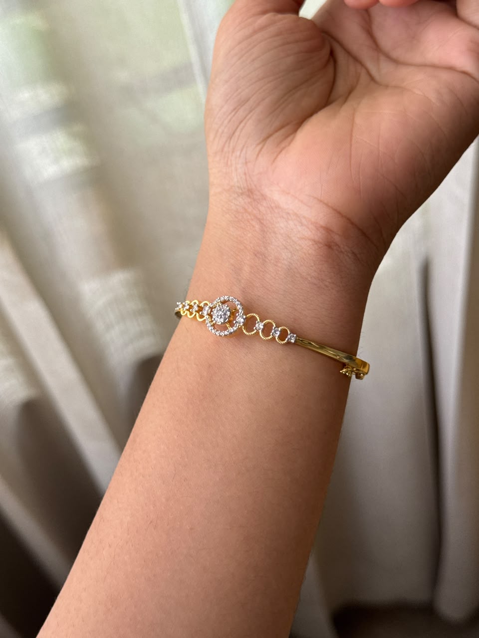round diamond lock bangleHB106