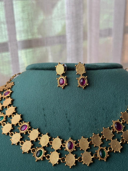 KEMP ANTIQUE OVAL NECKLACE H123