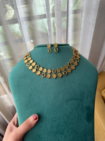 KEMP ANTIQUE OVAL NECKLACE H123