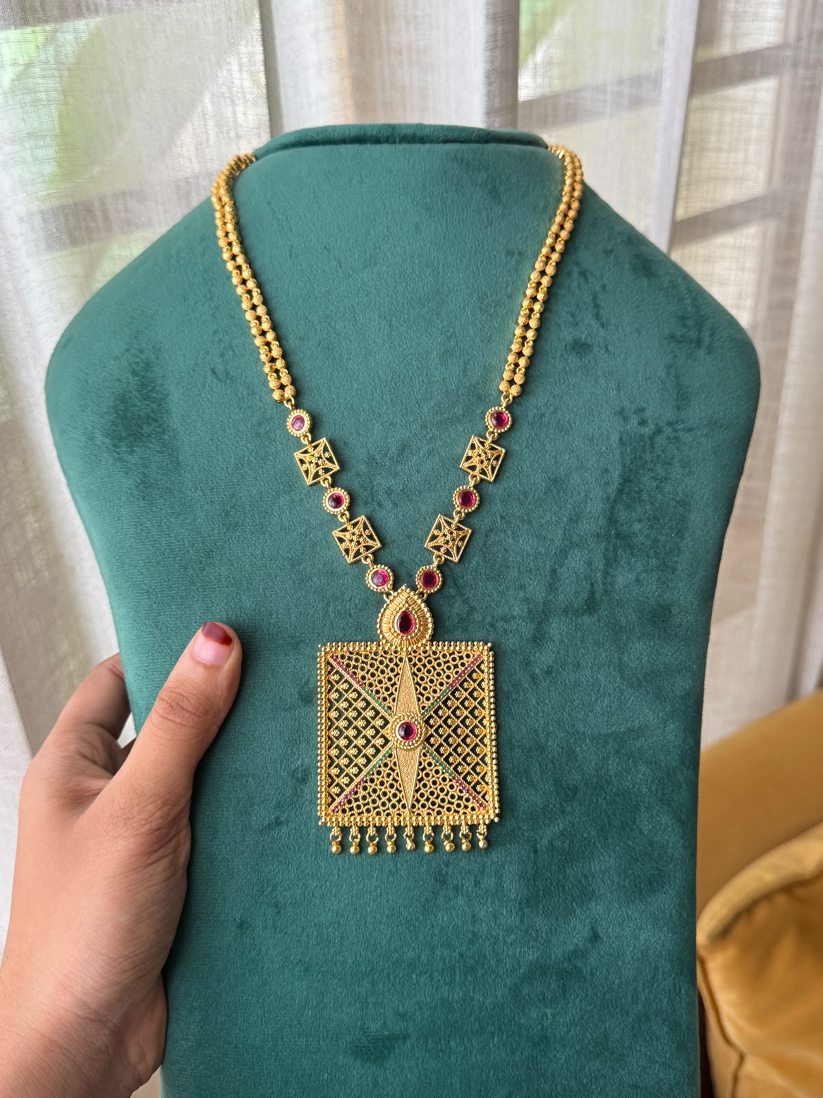 Box gold haaram HN366