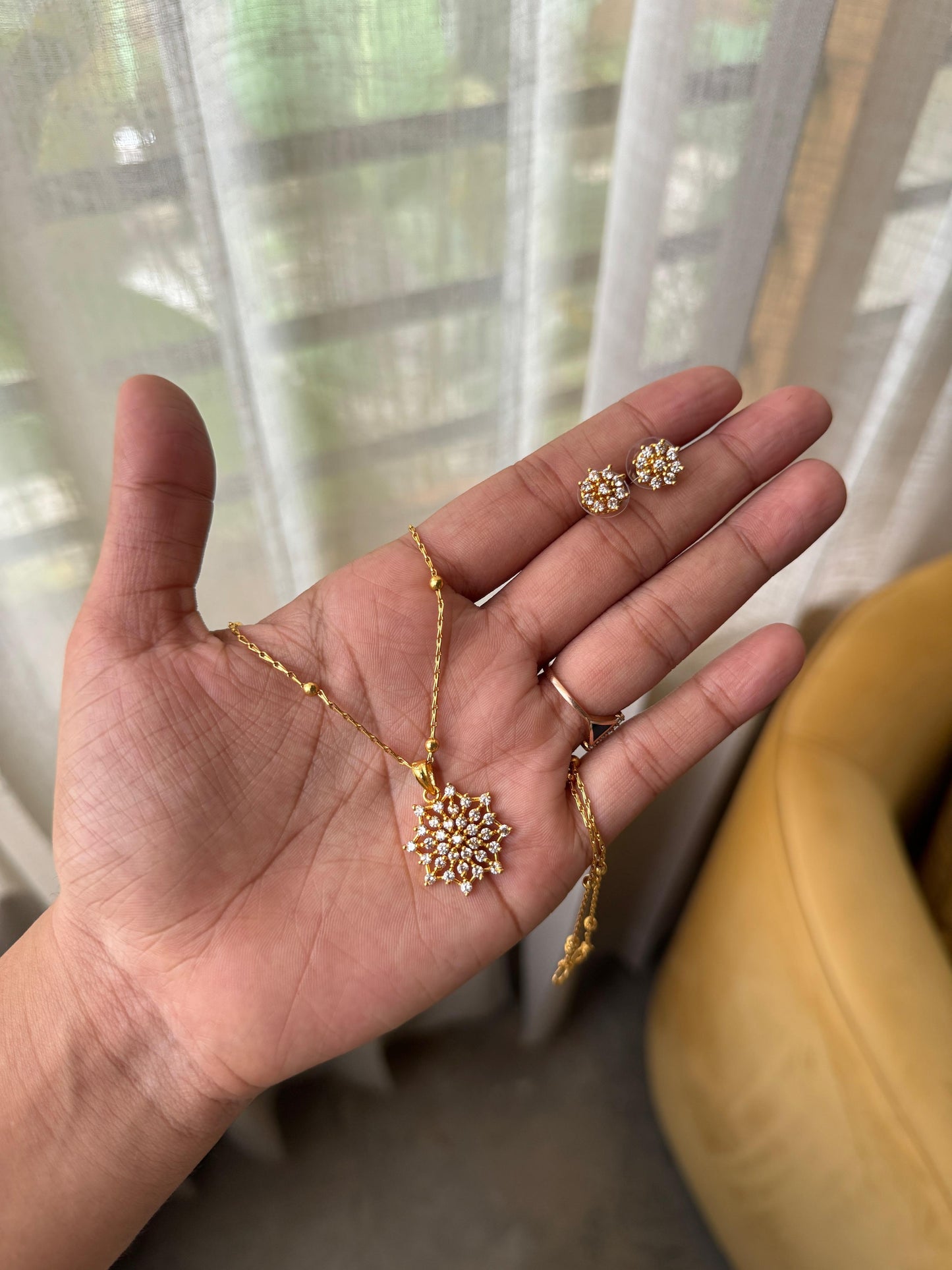 Diamond small floral lock chain HL15