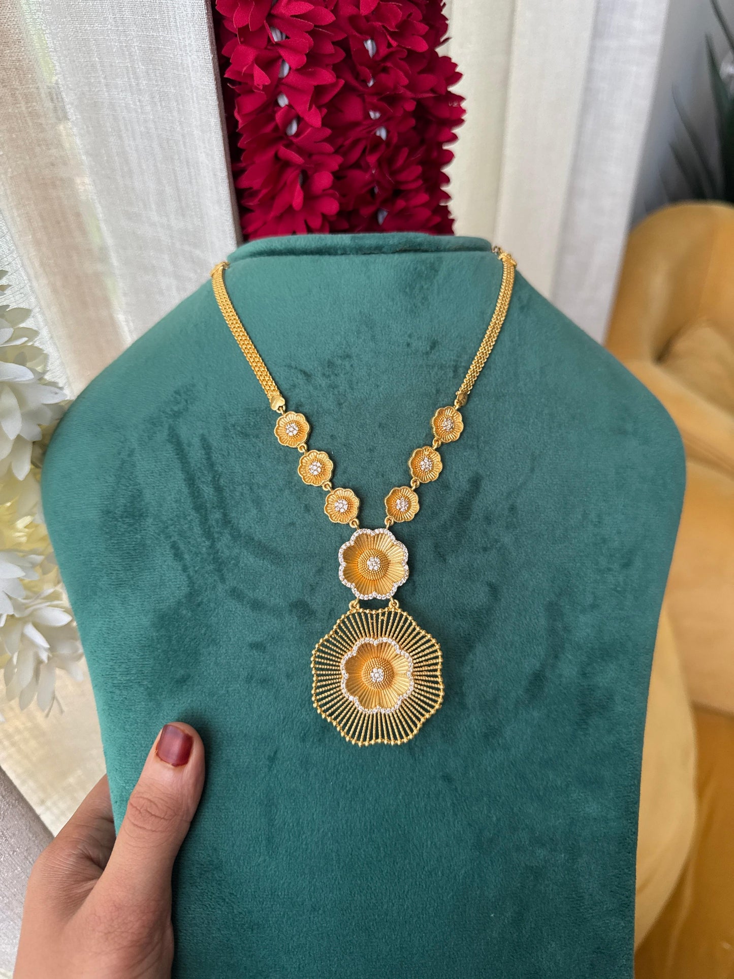 Gulnaar Floral Haaram HN124