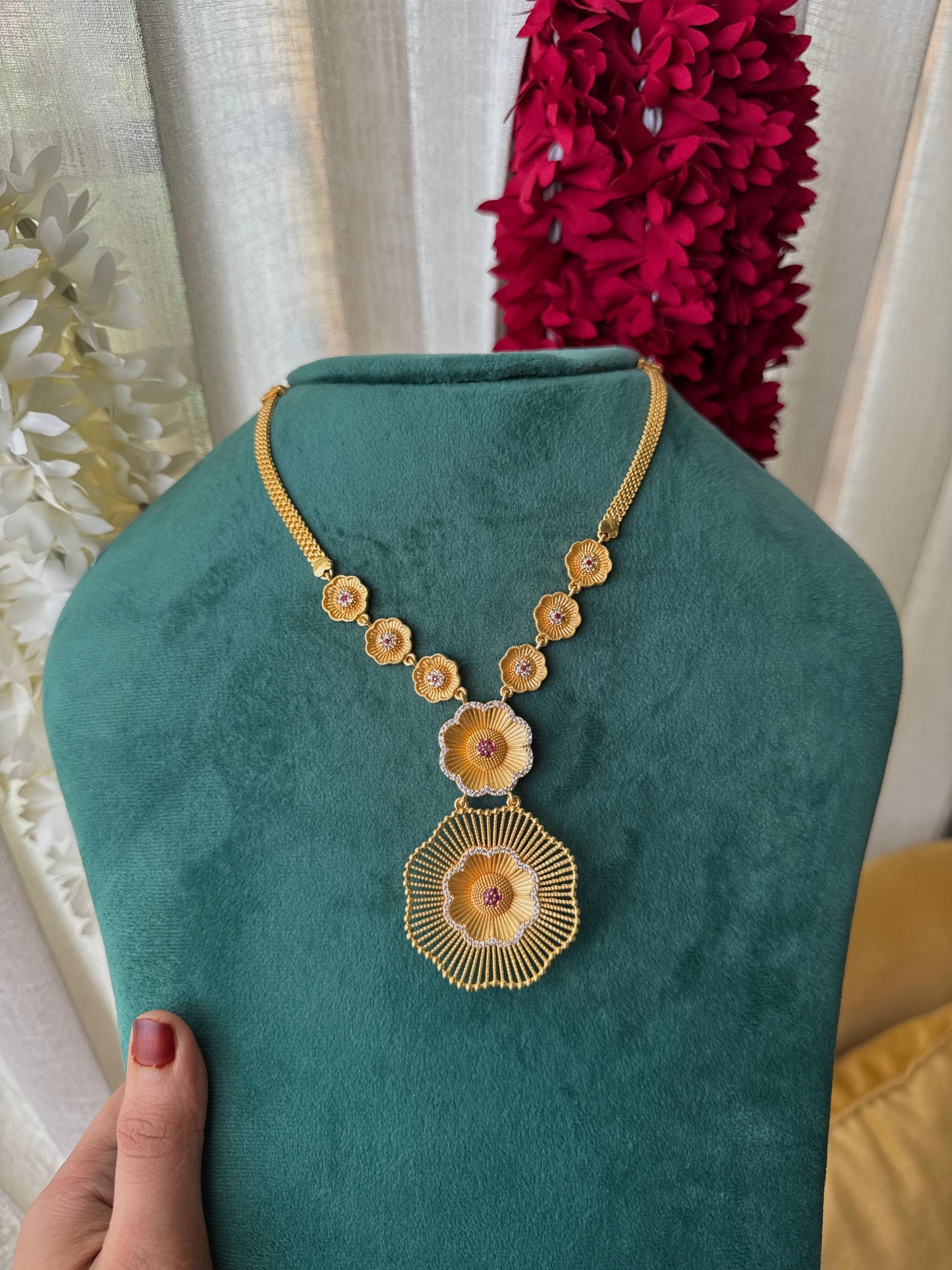 Gulnaar Floral Haaram HN124