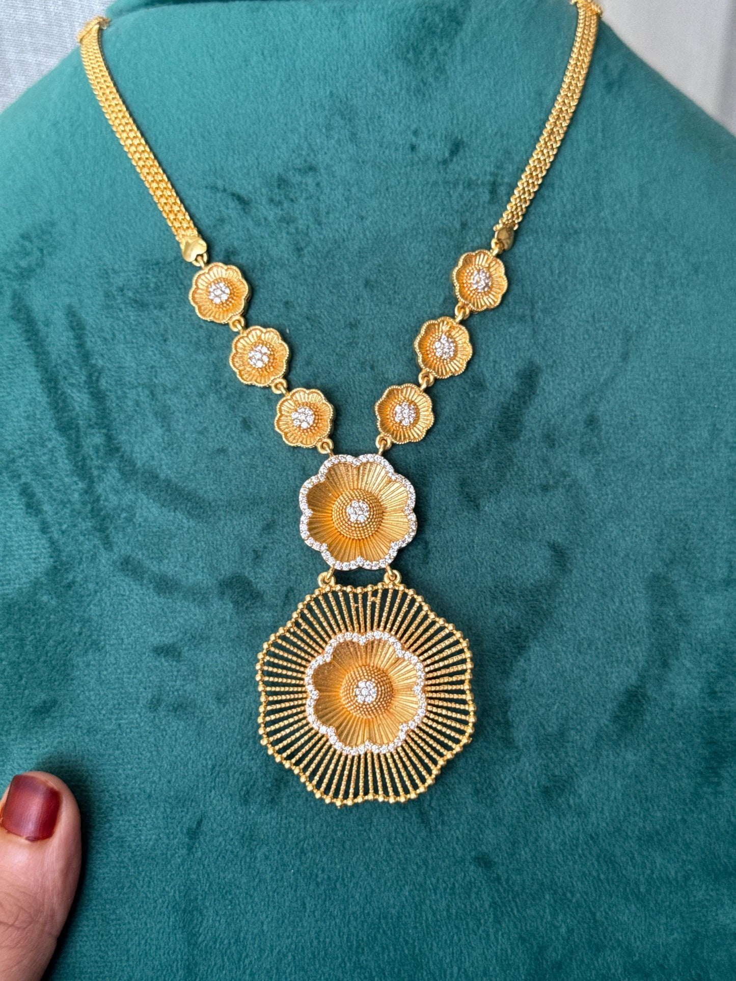 Gulnaar Floral Haaram HN124