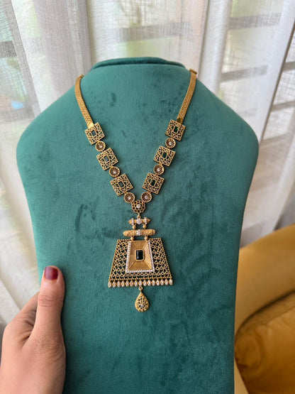 Noor Geometric Pendant Necklace HH-125