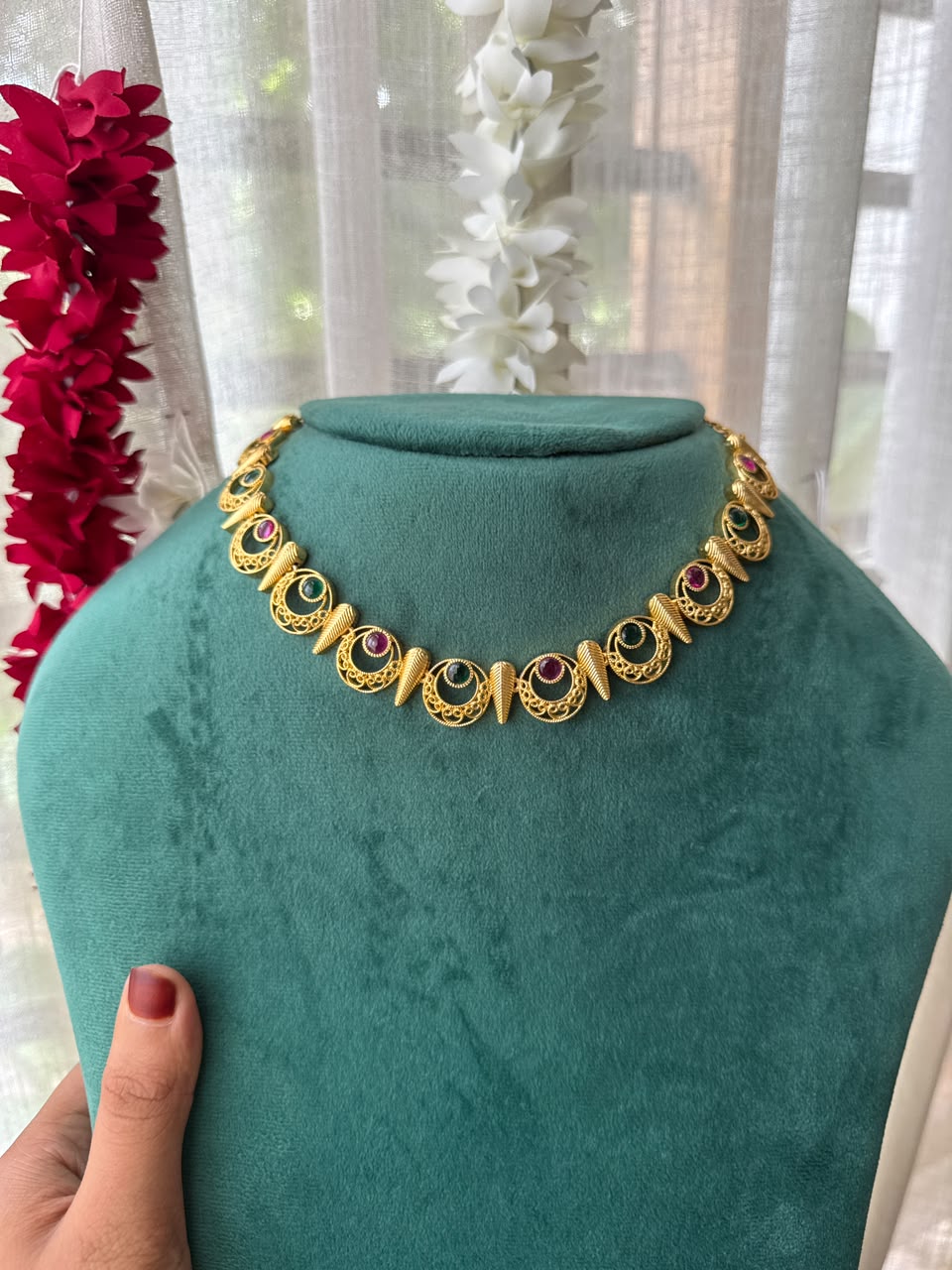 Aaradhya Emerald Choker HH131