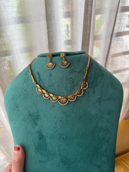 Kiara Floral Necklace HH152