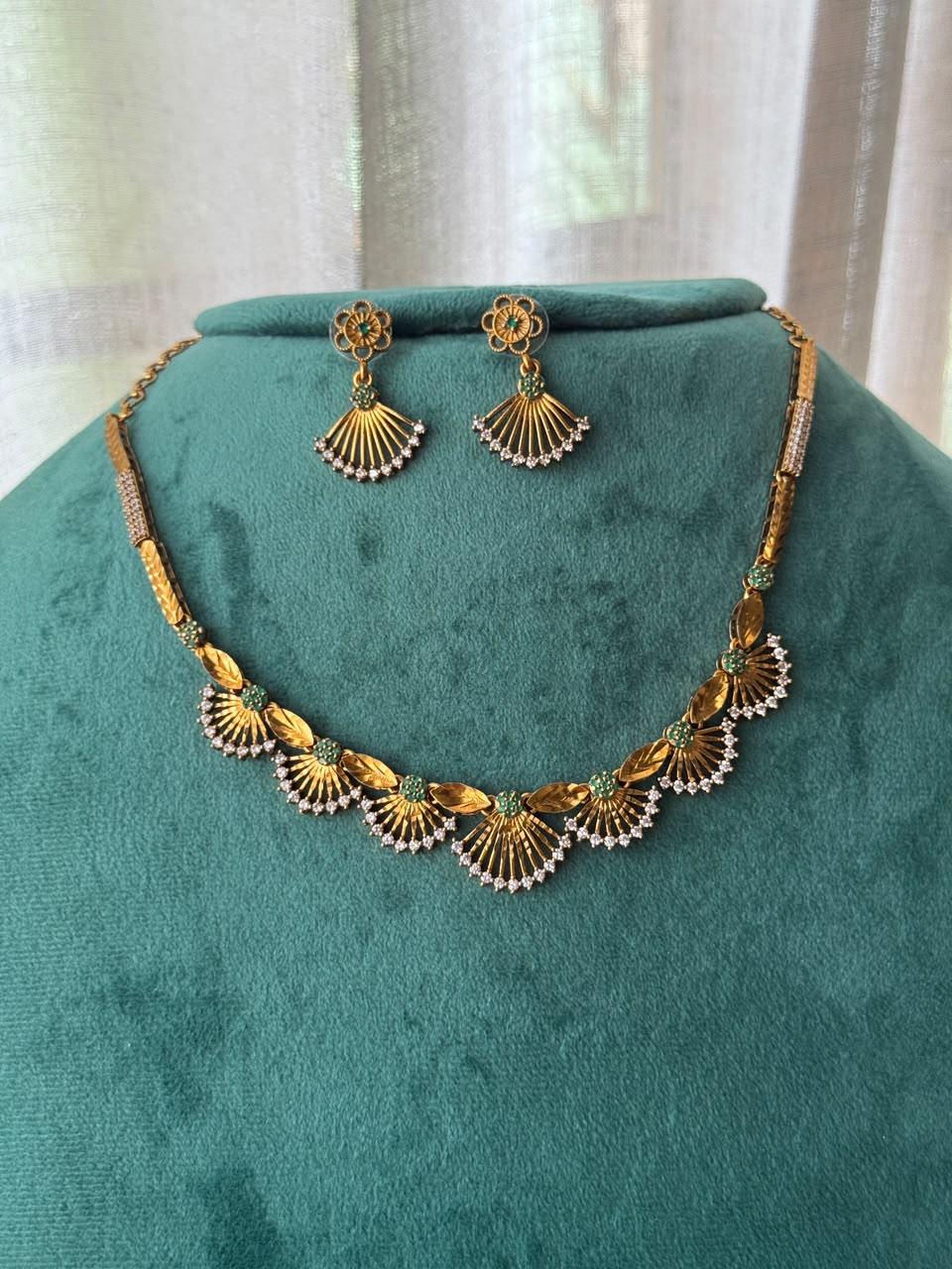 Kiara Floral Necklace HH152