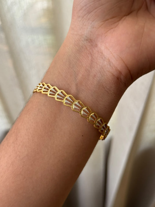 Classic Fan Pattern Bangle HB118
