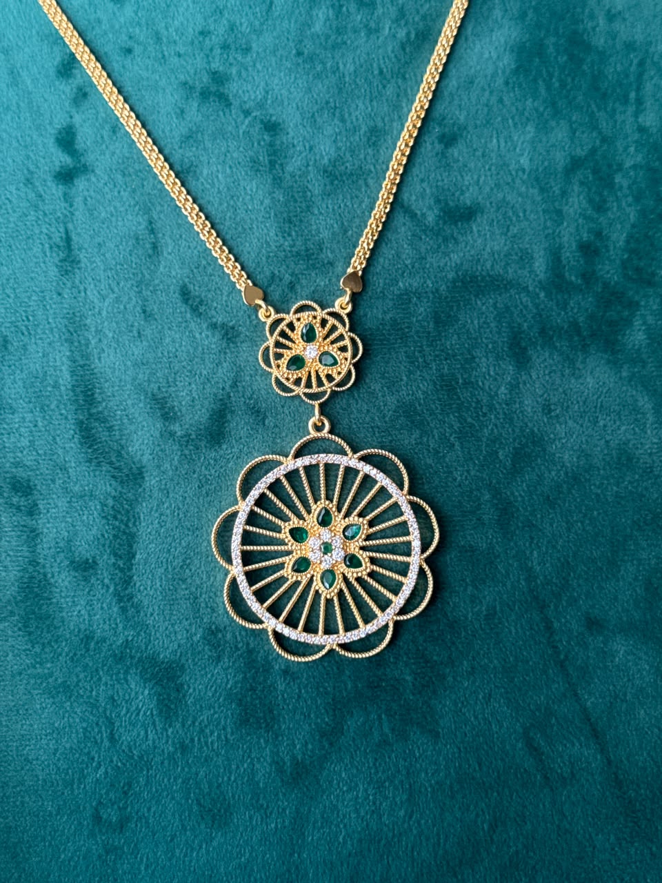 Floral Wheel Pendant Necklace HH169