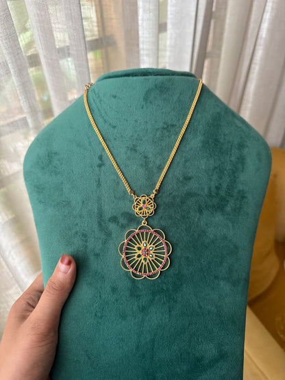 Floral Wheel Pendant Necklace HH169