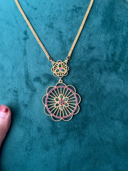 Floral Wheel Pendant Necklace HH169