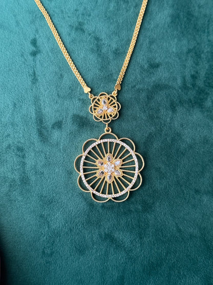 Floral Wheel Pendant Necklace HH169