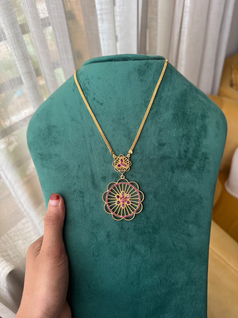 Floral Wheel Pendant Necklace HH169