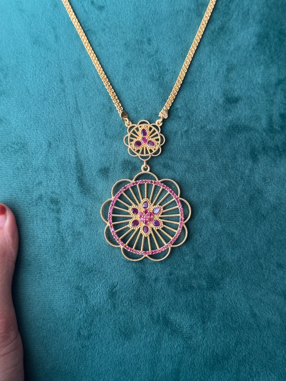 Floral Wheel Pendant Necklace HH169