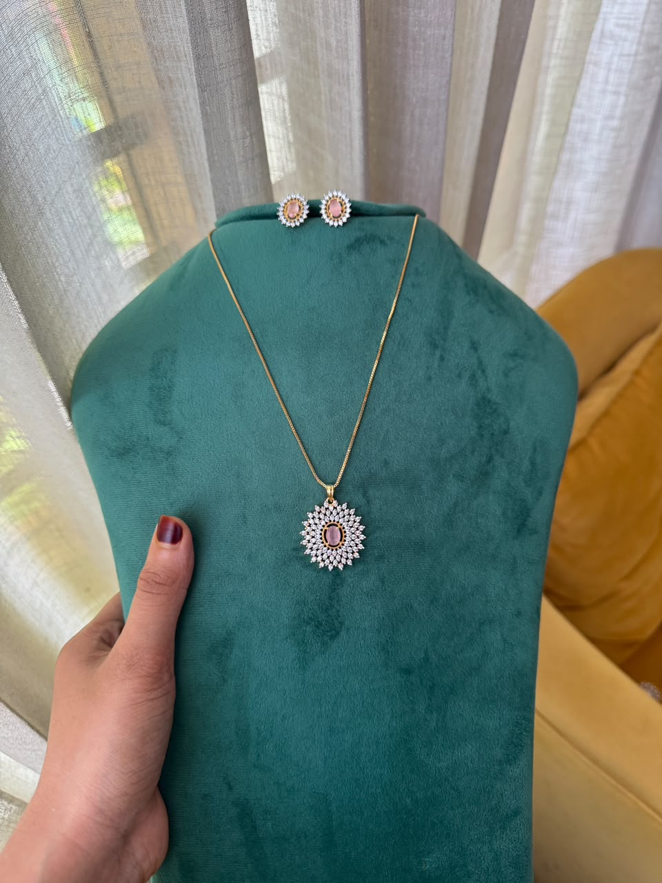 Noorika Pendant Set HH182