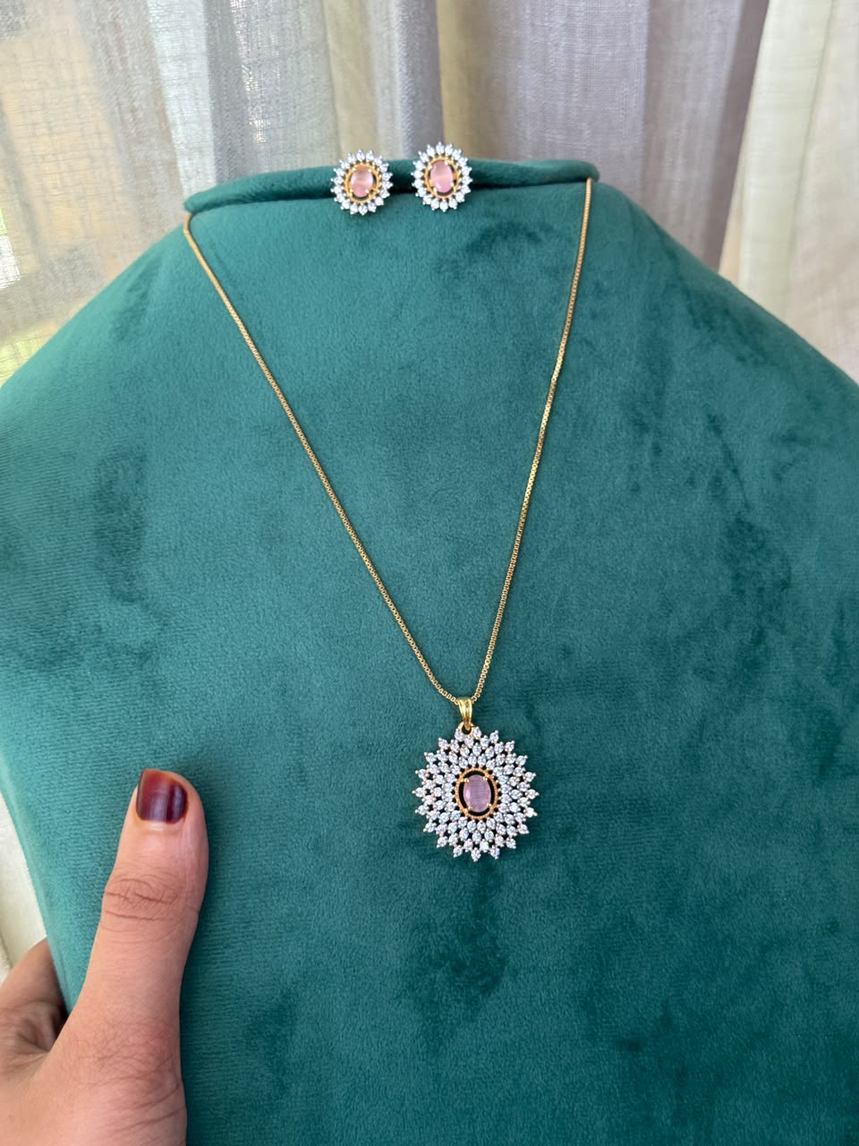 Noorika Pendant Set HH182