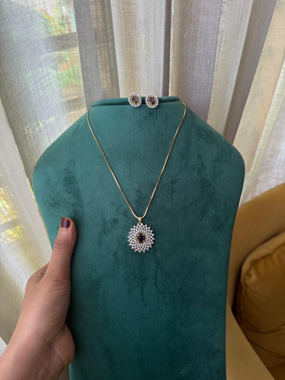 Noorika Pendant Set HH182