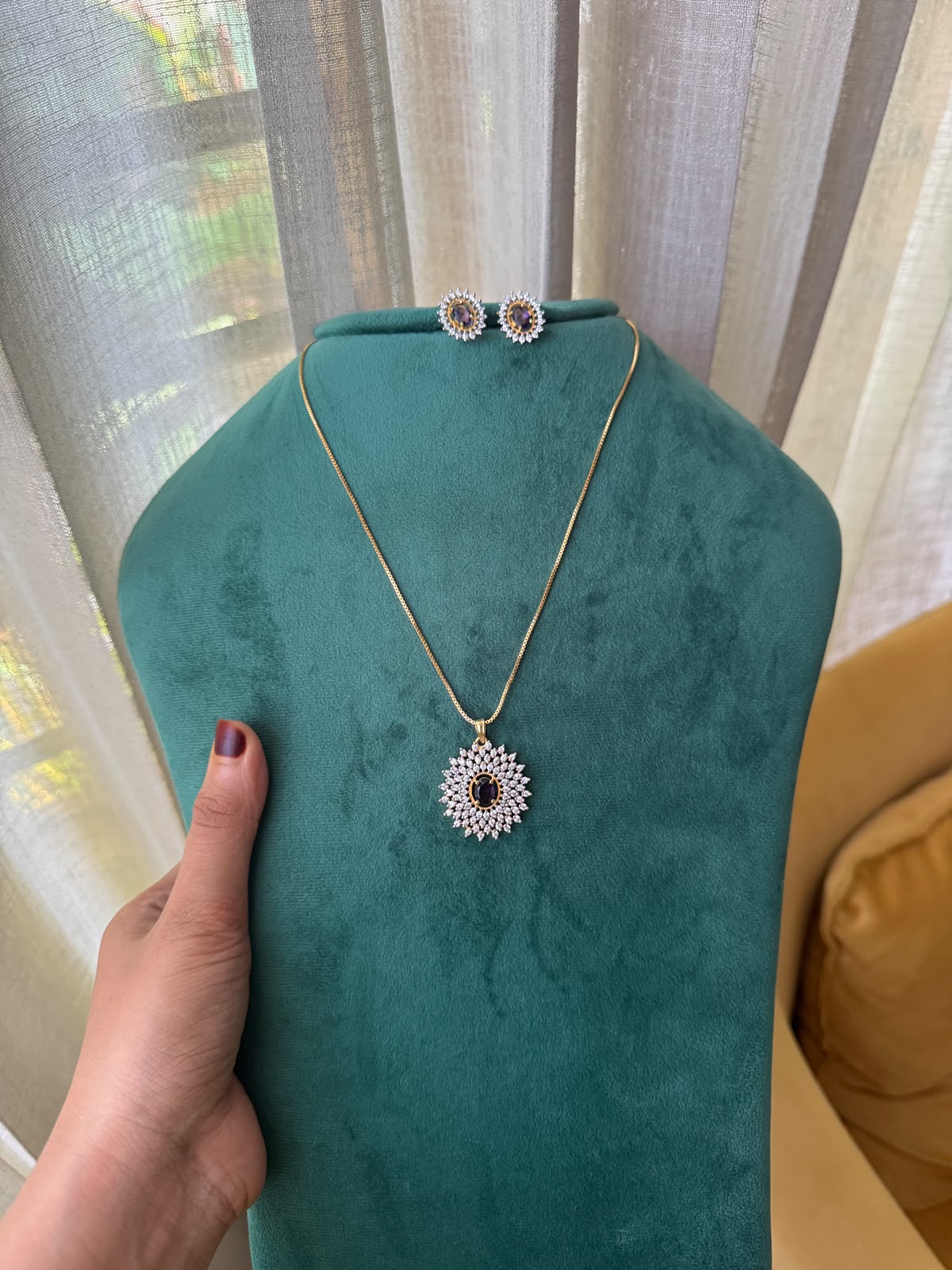 Noorika Pendant Set HH182