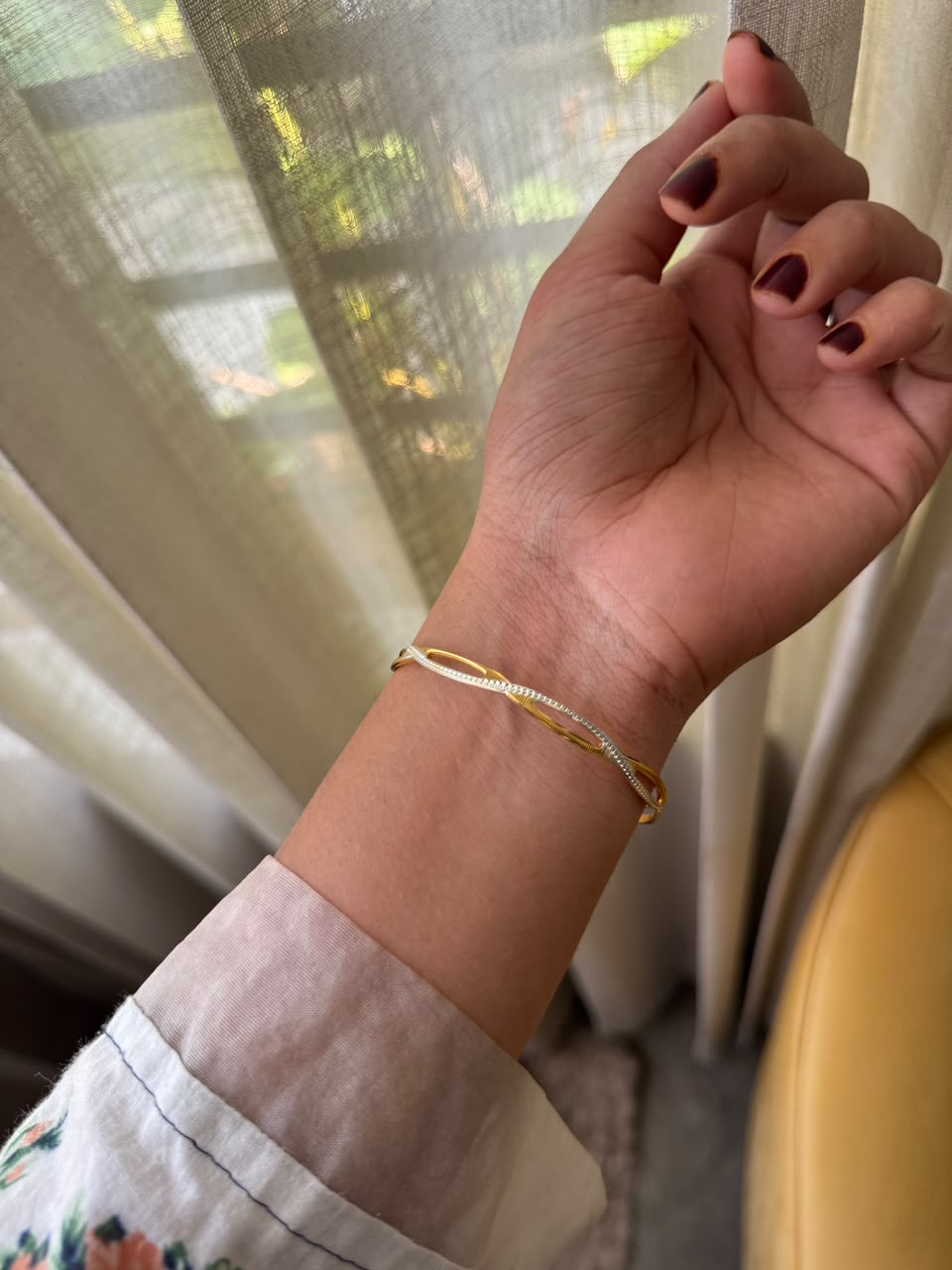 Nyra Twist Bangle HH119