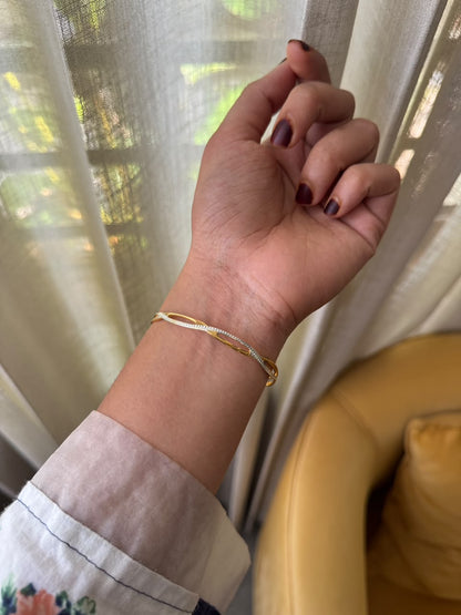 Nyra Twist Bangle HH119