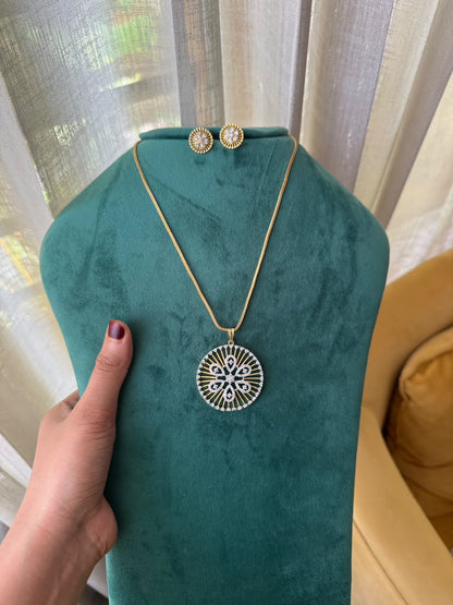 Celeste Floral Pendant Necklace HH184