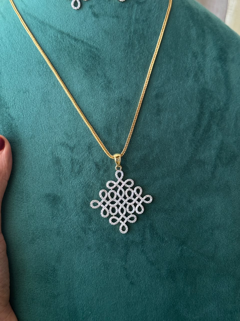 Ira Pendant Set HH185