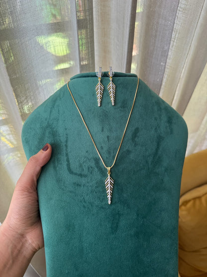 Royal Feather Sparkle Set HH188