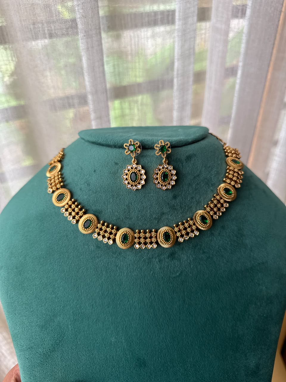 Oval peacock necklace HN164