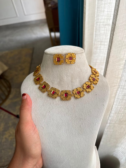 SQUARE FLORAL NECKLACE HH112