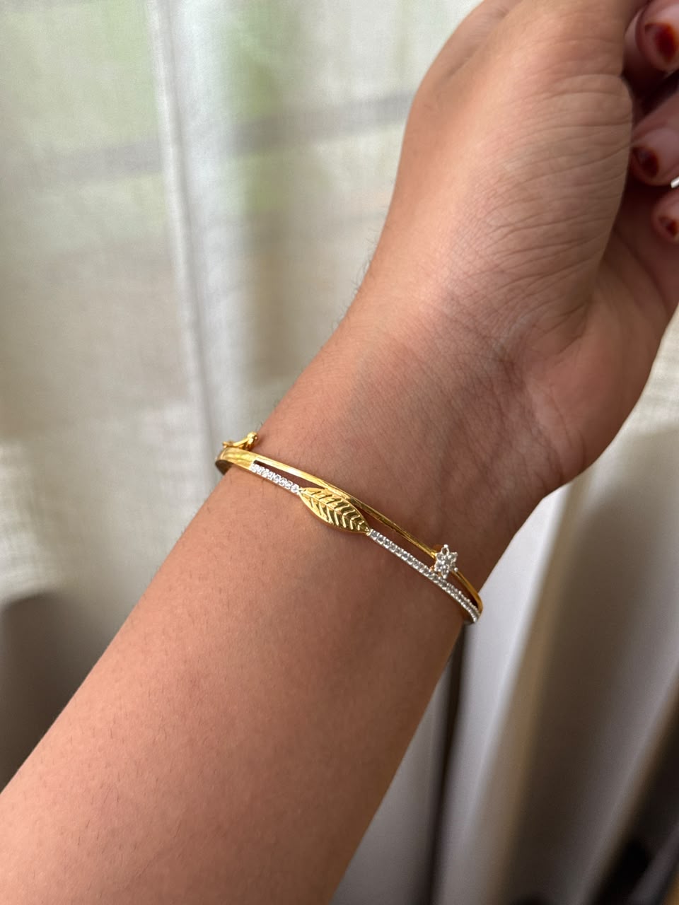 Floral leaf lock bangle HB107