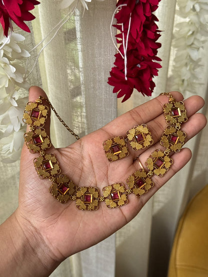 SQUARE FLORAL NECKLACE HH112