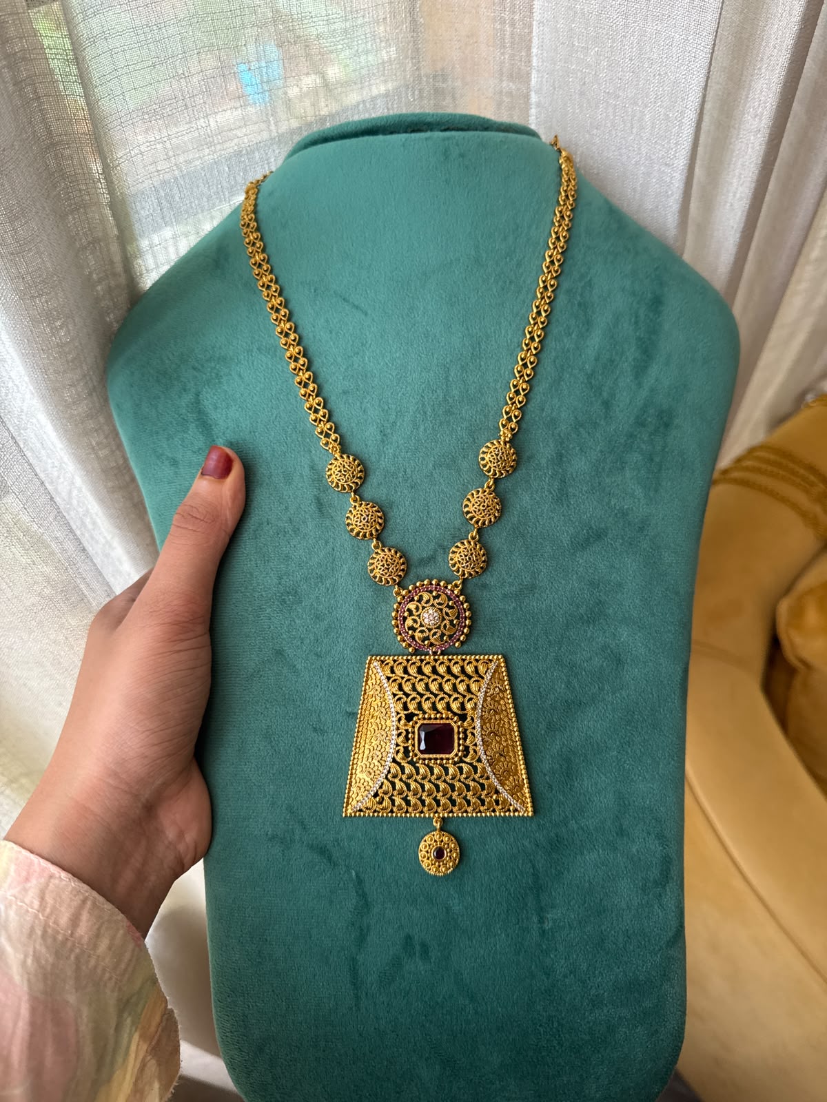 Royal Square Antique Haaram -HN49