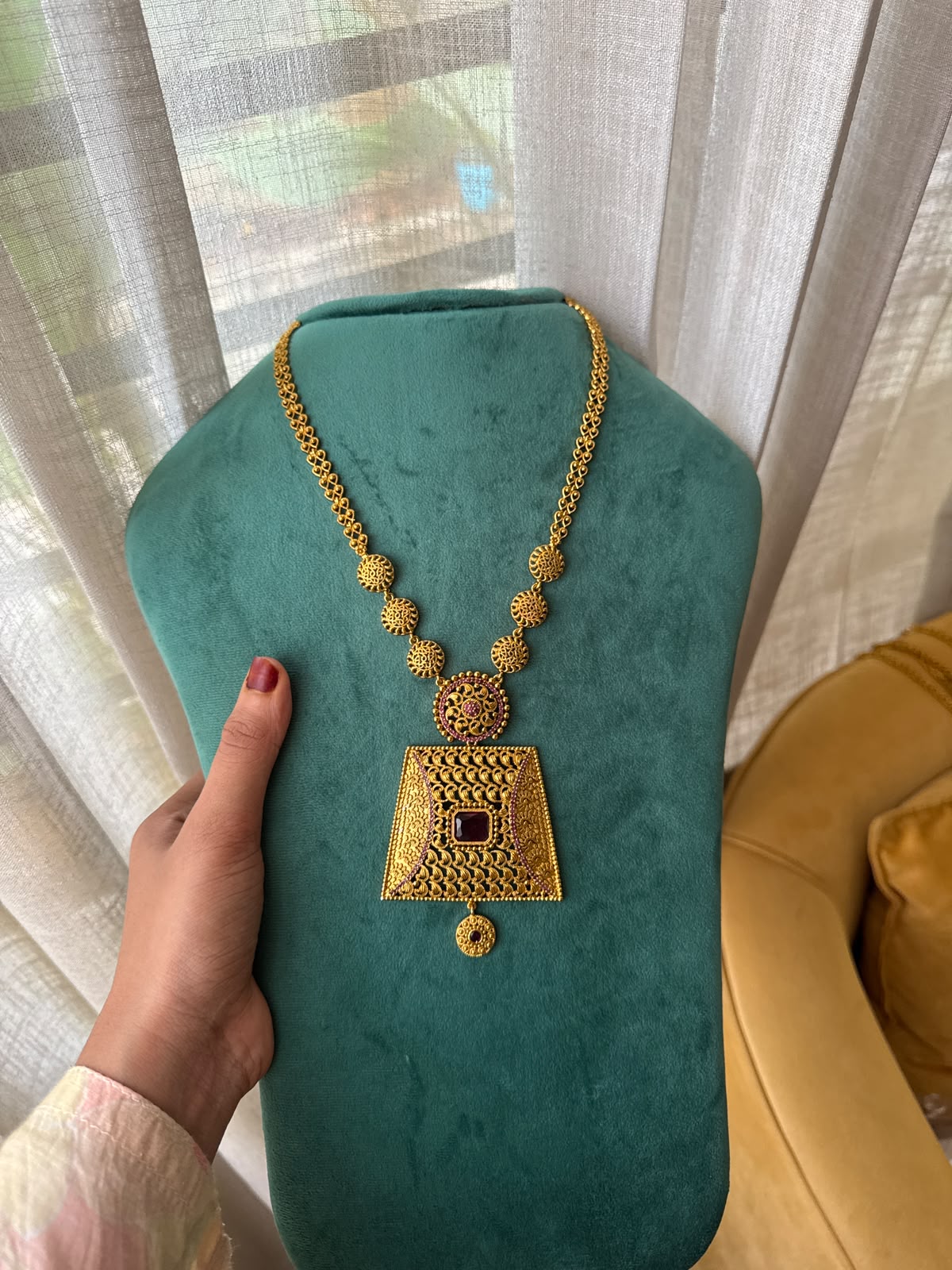 Royal Square Antique Haaram -HN49